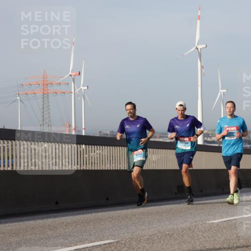03.10.2026 - Köhlbrandbrückenlauf Yannick Fuchs http://msf.ph/oto/10776831 03.10.2026 09:43:12 Position 2  meine-sportfotos.de