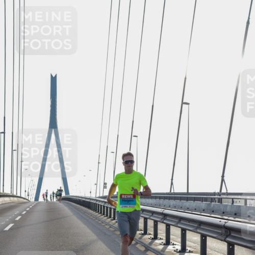 03.10.2026 - Köhlbrandbrückenlauf Yannick Fuchs http://msf.ph/oto/10776837 03.10.2026 09:19:49 Position 1 1310 meine-sportfotos.de