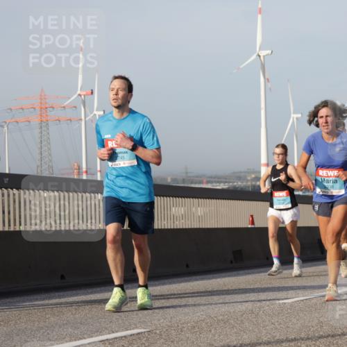 03.10.2026 - Köhlbrandbrückenlauf Yannick Fuchs http://msf.ph/oto/10776863 03.10.2026 09:43:14 Position 2 2515, 3745, 2338 meine-sportfotos.de