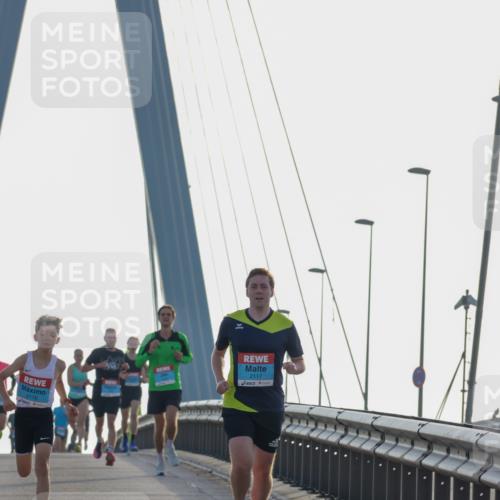 03.10.2026 - Köhlbrandbrückenlauf Yannick Fuchs http://msf.ph/oto/10776880 03.10.2026 09:19:56 Position 1 2170, 2117 meine-sportfotos.de