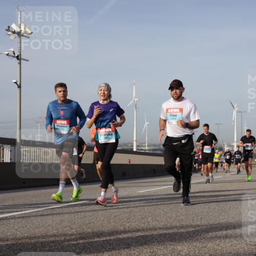 03.10.2026 - Köhlbrandbrückenlauf Yannick Fuchs http://msf.ph/oto/10776914 03.10.2026 09:43:18 Position 2 1019, 2469, 2544 meine-sportfotos.de