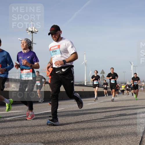 03.10.2026 - Köhlbrandbrückenlauf Yannick Fuchs http://msf.ph/oto/10776926 03.10.2026 09:43:19 Position 2 1019, 2469, 2544 meine-sportfotos.de