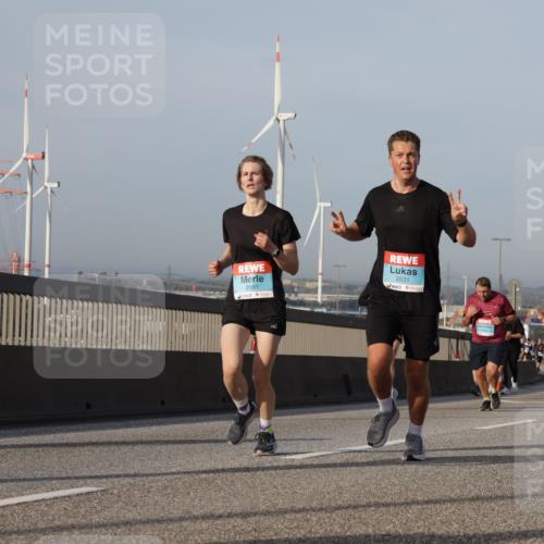 03.10.2026 - Köhlbrandbrückenlauf Yannick Fuchs http://msf.ph/oto/10776936 03.10.2026 09:43:20 Position 2 2691, 2531 meine-sportfotos.de