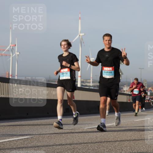 03.10.2026 - Köhlbrandbrückenlauf Yannick Fuchs http://msf.ph/oto/10776938 03.10.2026 09:43:20 Position 2 2531 meine-sportfotos.de