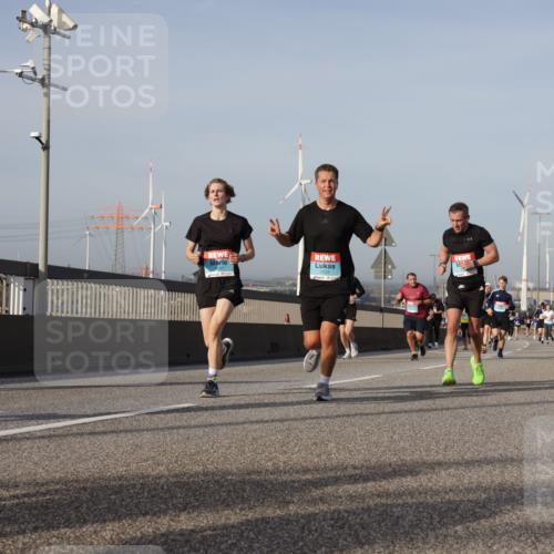 03.10.2026 - Köhlbrandbrückenlauf Yannick Fuchs http://msf.ph/oto/10776947 03.10.2026 09:43:20 Position 2 691 meine-sportfotos.de
