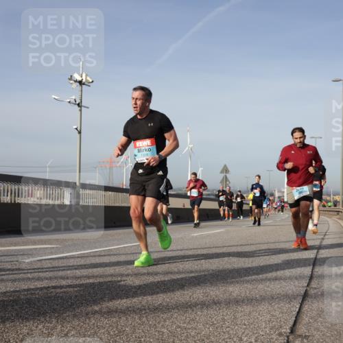 03.10.2026 - Köhlbrandbrückenlauf Yannick Fuchs http://msf.ph/oto/10776977 03.10.2026 09:43:23 Position 2 1328 meine-sportfotos.de