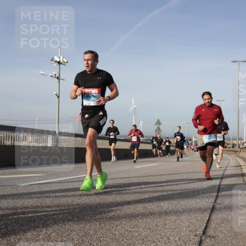 03.10.2026 - Köhlbrandbrückenlauf Yannick Fuchs http://msf.ph/oto/10776980 03.10.2026 09:43:23 Position 2 1328 meine-sportfotos.de