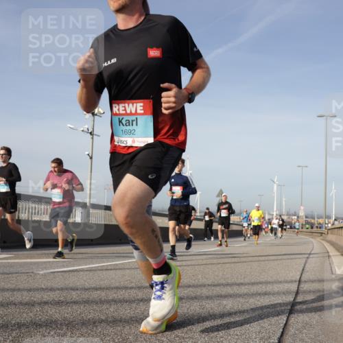 03.10.2026 - Köhlbrandbrückenlauf Yannick Fuchs http://msf.ph/oto/10777008 03.10.2026 09:43:26 Position 2 1692 meine-sportfotos.de