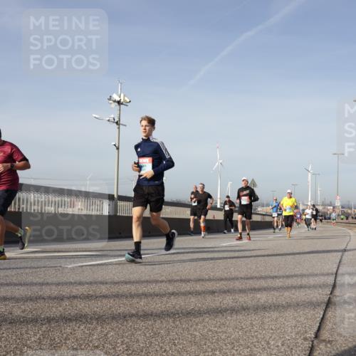 03.10.2026 - Köhlbrandbrückenlauf Yannick Fuchs http://msf.ph/oto/10777013 03.10.2026 09:43:26 Position 2 1111177 meine-sportfotos.de