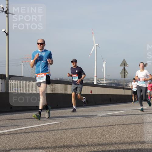 03.10.2026 - Köhlbrandbrückenlauf Yannick Fuchs http://msf.ph/oto/10777100 03.10.2026 09:43:32 Position 2 2484 meine-sportfotos.de