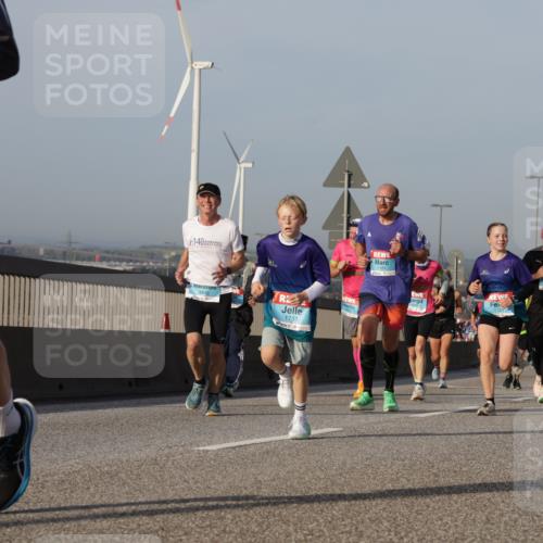 03.10.2026 - Köhlbrandbrückenlauf Yannick Fuchs http://msf.ph/oto/10777156 03.10.2026 09:43:36 Position 2 5, 14, 1731, 1693 meine-sportfotos.de