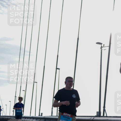 03.10.2026 - Köhlbrandbrückenlauf Yannick Fuchs http://msf.ph/oto/10777207 03.10.2026 09:20:55 Position 1 2158 meine-sportfotos.de