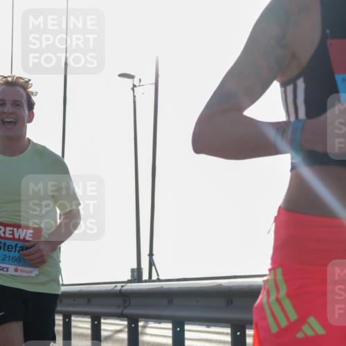 03.10.2026 - Köhlbrandbrückenlauf Yannick Fuchs http://msf.ph/oto/10777282 03.10.2026 09:21:04 Position 1 2166 meine-sportfotos.de