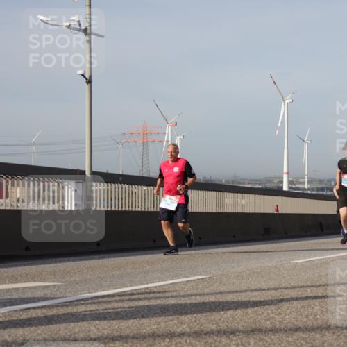 03.10.2026 - Köhlbrandbrückenlauf Yannick Fuchs http://msf.ph/oto/10777299 03.10.2026 09:43:46 Position 2  meine-sportfotos.de