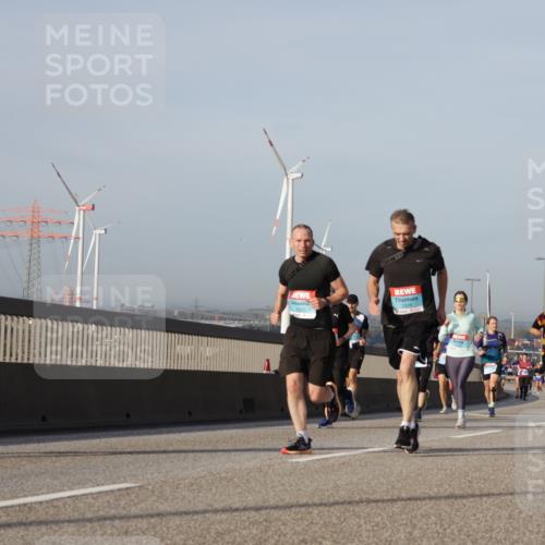 03.10.2026 - Köhlbrandbrückenlauf Yannick Fuchs http://msf.ph/oto/10777311 03.10.2026 09:43:47 Position 2  meine-sportfotos.de