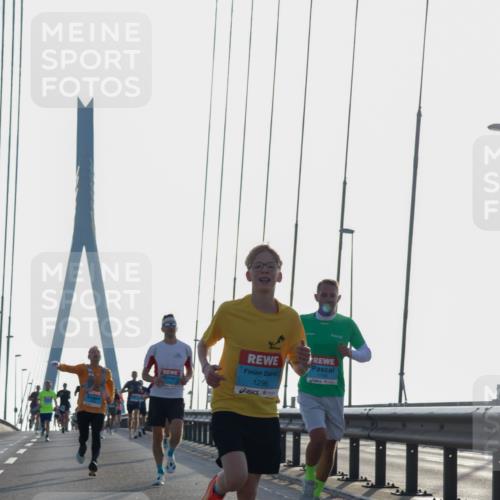 03.10.2026 - Köhlbrandbrückenlauf Yannick Fuchs http://msf.ph/oto/10777339 03.10.2026 09:21:09 Position 1 1296, 1760 meine-sportfotos.de