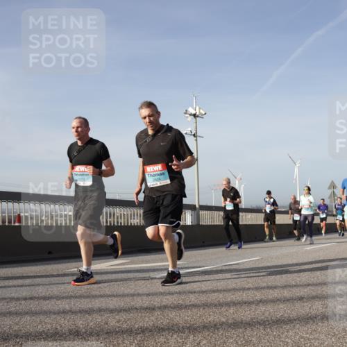 03.10.2026 - Köhlbrandbrückenlauf Yannick Fuchs http://msf.ph/oto/10777359 03.10.2026 09:43:50 Position 2 2623, 2624 meine-sportfotos.de