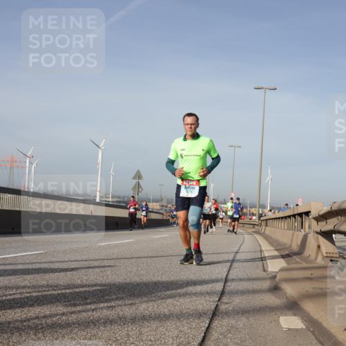 03.10.2026 - Köhlbrandbrückenlauf Yannick Fuchs http://msf.ph/oto/10777462 03.10.2026 09:43:58 Position 2  meine-sportfotos.de