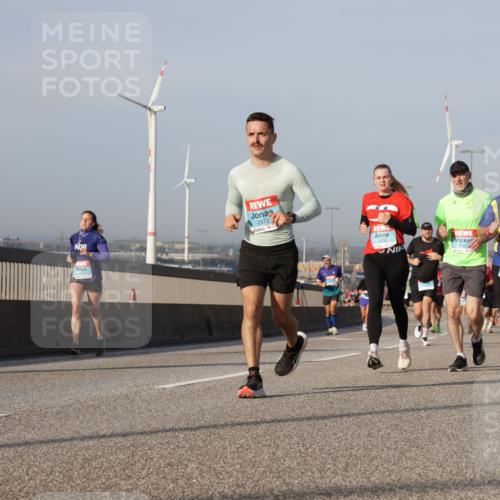 03.10.2026 - Köhlbrandbrückenlauf Yannick Fuchs http://msf.ph/oto/10777523 03.10.2026 09:44:03 Position 2 2973, 2630 meine-sportfotos.de