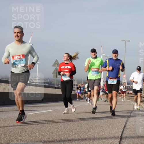 03.10.2026 - Köhlbrandbrückenlauf Yannick Fuchs http://msf.ph/oto/10777532 03.10.2026 09:44:04 Position 2 2973 meine-sportfotos.de