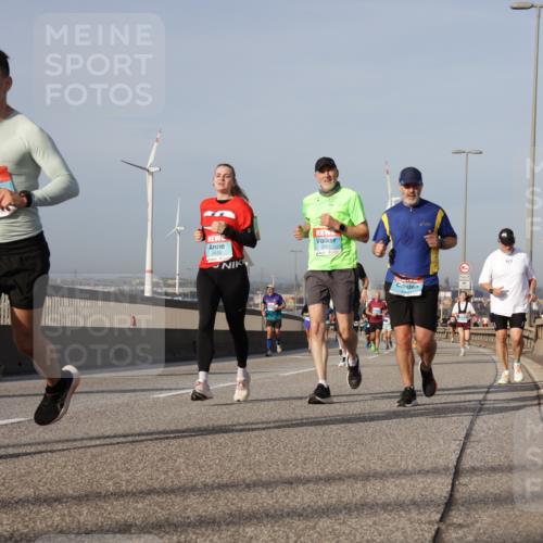 03.10.2026 - Köhlbrandbrückenlauf Yannick Fuchs http://msf.ph/oto/10777543 03.10.2026 09:44:04 Position 2 297 meine-sportfotos.de