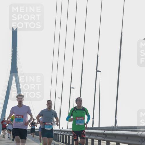 03.10.2026 - Köhlbrandbrückenlauf Yannick Fuchs http://msf.ph/oto/10777644 03.10.2026 09:21:36 Position 1  meine-sportfotos.de