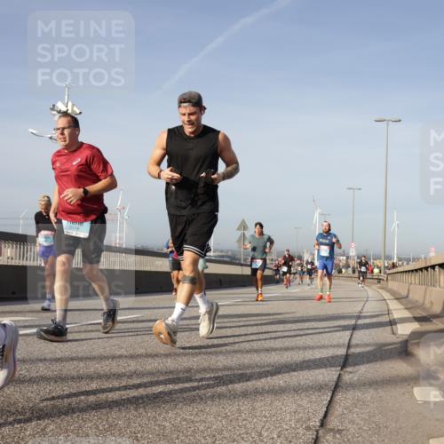 03.10.2026 - Köhlbrandbrückenlauf Yannick Fuchs http://msf.ph/oto/10777679 03.10.2026 09:44:15 Position 2 2318 meine-sportfotos.de