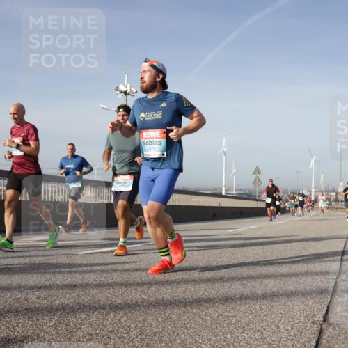 03.10.2026 - Köhlbrandbrückenlauf Yannick Fuchs http://msf.ph/oto/10777730 03.10.2026 09:44:18 Position 2 1473 meine-sportfotos.de