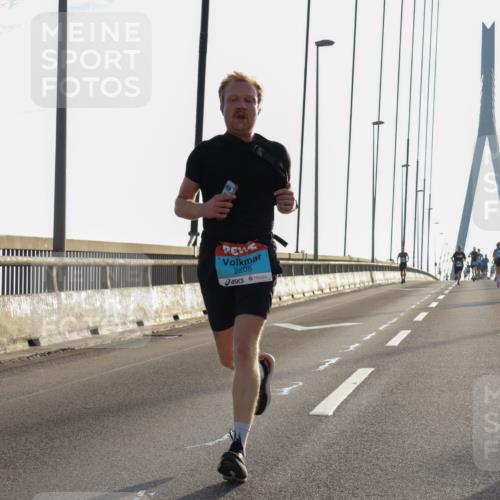 03.10.2026 - Köhlbrandbrückenlauf Yannick Fuchs http://msf.ph/oto/10777743 03.10.2026 09:21:45 Position 1 2208 meine-sportfotos.de