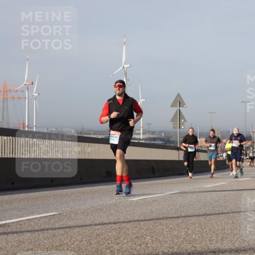 03.10.2026 - Köhlbrandbrückenlauf Yannick Fuchs http://msf.ph/oto/10777762 03.10.2026 09:44:20 Position 2 11 meine-sportfotos.de
