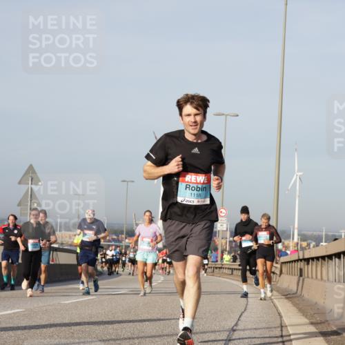 03.10.2026 - Köhlbrandbrückenlauf Yannick Fuchs http://msf.ph/oto/10777769 03.10.2026 09:44:22 Position 2 1118 meine-sportfotos.de
