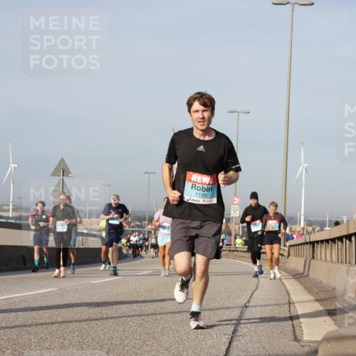 03.10.2026 - Köhlbrandbrückenlauf Yannick Fuchs http://msf.ph/oto/10777773 03.10.2026 09:44:22 Position 2 1118 meine-sportfotos.de