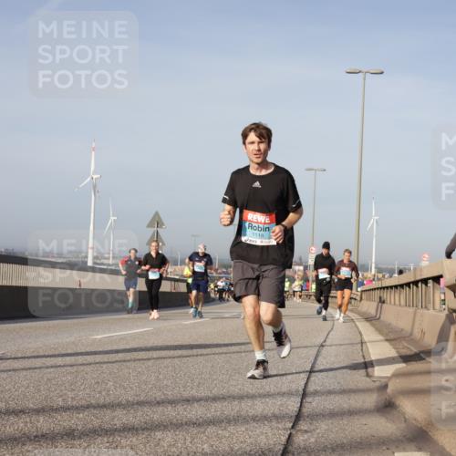 03.10.2026 - Köhlbrandbrückenlauf Yannick Fuchs http://msf.ph/oto/10777778 03.10.2026 09:44:22 Position 2 1118 meine-sportfotos.de