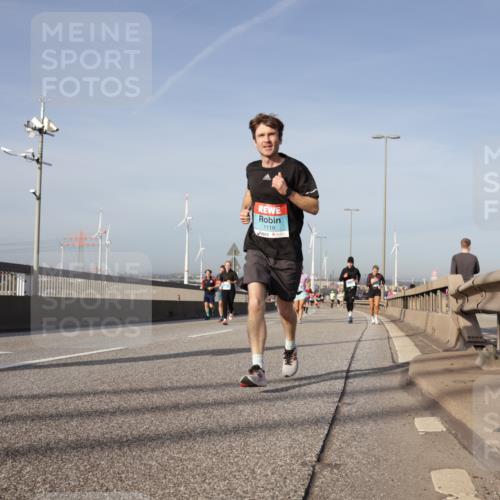 03.10.2026 - Köhlbrandbrückenlauf Yannick Fuchs http://msf.ph/oto/10777788 03.10.2026 09:44:23 Position 2 1118 meine-sportfotos.de