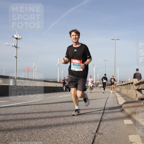03.10.2026 - Köhlbrandbrückenlauf Yannick Fuchs http://msf.ph/oto/10777790 03.10.2026 09:44:23 Position 2 1118, 8 meine-sportfotos.de