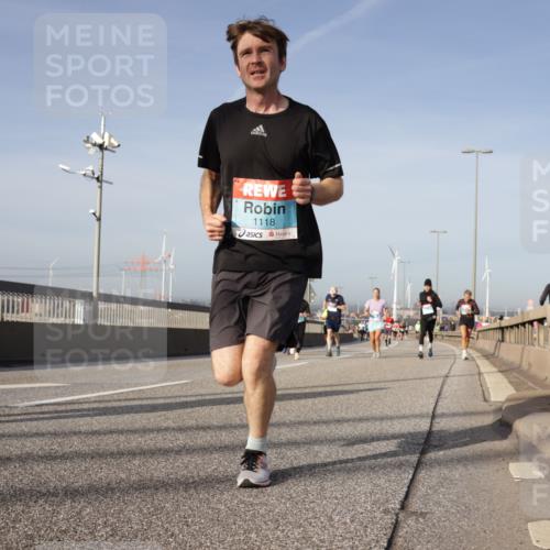 03.10.2026 - Köhlbrandbrückenlauf Yannick Fuchs http://msf.ph/oto/10777798 03.10.2026 09:44:23 Position 2 1118 meine-sportfotos.de