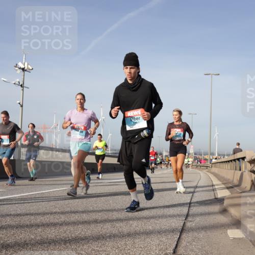 03.10.2026 - Köhlbrandbrückenlauf Yannick Fuchs http://msf.ph/oto/10777845 03.10.2026 09:44:27 Position 2 1304 meine-sportfotos.de