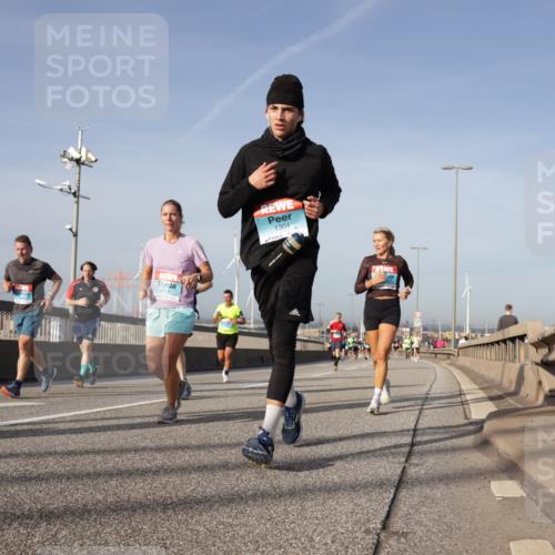 03.10.2026 - Köhlbrandbrückenlauf Yannick Fuchs http://msf.ph/oto/10777848 03.10.2026 09:44:27 Position 2 1304 meine-sportfotos.de
