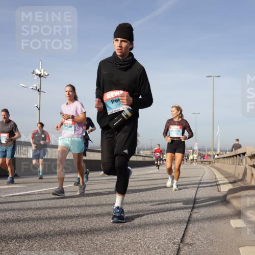 03.10.2026 - Köhlbrandbrückenlauf Yannick Fuchs http://msf.ph/oto/10777851 03.10.2026 09:44:27 Position 2 1304, 8 meine-sportfotos.de