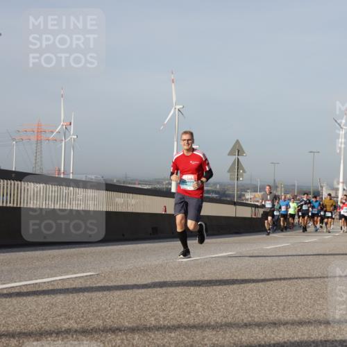 03.10.2026 - Köhlbrandbrückenlauf Yannick Fuchs http://msf.ph/oto/10777897 03.10.2026 09:44:31 Position 2  meine-sportfotos.de
