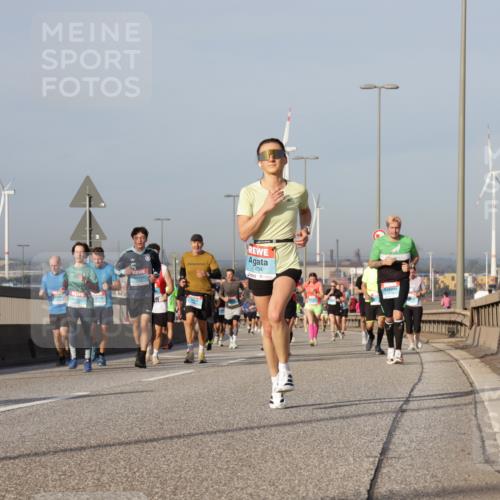 03.10.2026 - Köhlbrandbrückenlauf Yannick Fuchs http://msf.ph/oto/10777970 03.10.2026 09:44:37 Position 2 1404 meine-sportfotos.de