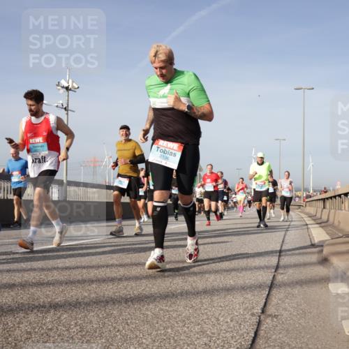 03.10.2026 - Köhlbrandbrückenlauf Yannick Fuchs http://msf.ph/oto/10778057 03.10.2026 09:44:43 Position 2 4, 2136, 8 meine-sportfotos.de