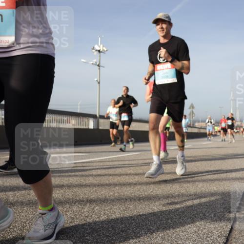 03.10.2026 - Köhlbrandbrückenlauf Yannick Fuchs http://msf.ph/oto/10778141 03.10.2026 09:44:48 Position 2 1534, 3825 meine-sportfotos.de