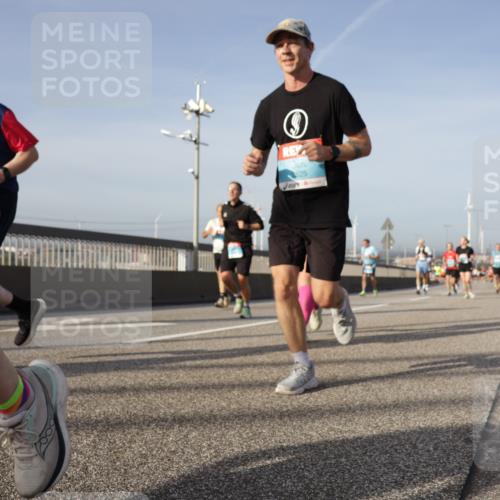 03.10.2026 - Köhlbrandbrückenlauf Yannick Fuchs http://msf.ph/oto/10778145 03.10.2026 09:44:49 Position 2 825 meine-sportfotos.de