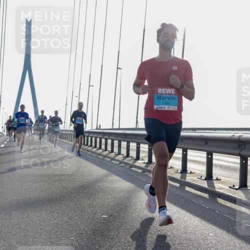 03.10.2026 - Köhlbrandbrückenlauf Yannick Fuchs http://msf.ph/oto/10778190 03.10.2026 09:22:40 Position 1 1290 meine-sportfotos.de