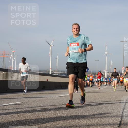 03.10.2026 - Köhlbrandbrückenlauf Yannick Fuchs http://msf.ph/oto/10778227 03.10.2026 09:44:55 Position 2 3768 meine-sportfotos.de
