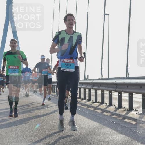 03.10.2026 - Köhlbrandbrückenlauf Yannick Fuchs http://msf.ph/oto/10778241 03.10.2026 09:22:46 Position 1 2048, 2216, 2352 meine-sportfotos.de