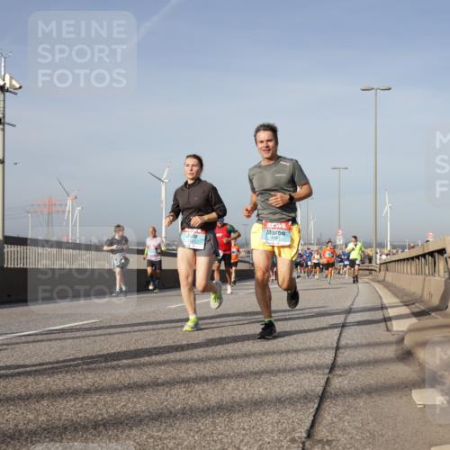 03.10.2026 - Köhlbrandbrückenlauf Yannick Fuchs http://msf.ph/oto/10778283 03.10.2026 09:45:00 Position 2 1067, 3147, 3081, 8 meine-sportfotos.de