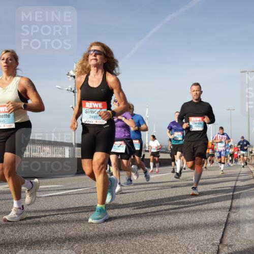 03.10.2026 - Köhlbrandbrückenlauf Yannick Fuchs http://msf.ph/oto/10778393 03.10.2026 09:45:13 Position 2 2445, 2491, 2510 meine-sportfotos.de