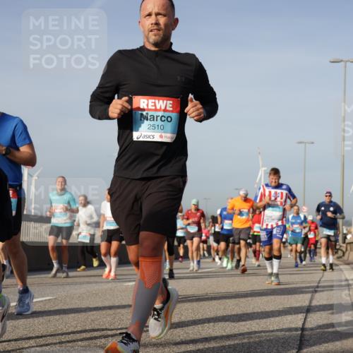 03.10.2026 - Köhlbrandbrückenlauf Yannick Fuchs http://msf.ph/oto/10778400 03.10.2026 09:45:13 Position 2 1442, 2510 meine-sportfotos.de